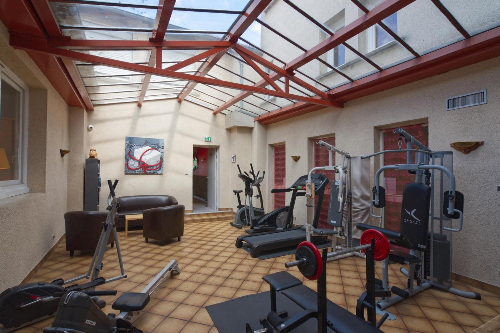Logis Hotel Centrotel Et Spa Bulles D'Allier Montmarault Exterior photo
